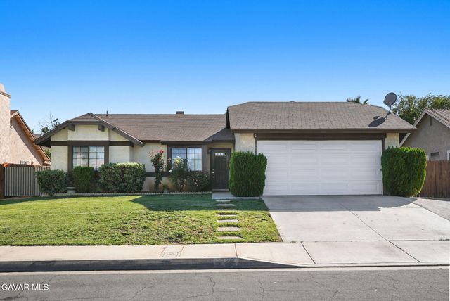 1820 E Avenue R10, Palmdale, CA 93550