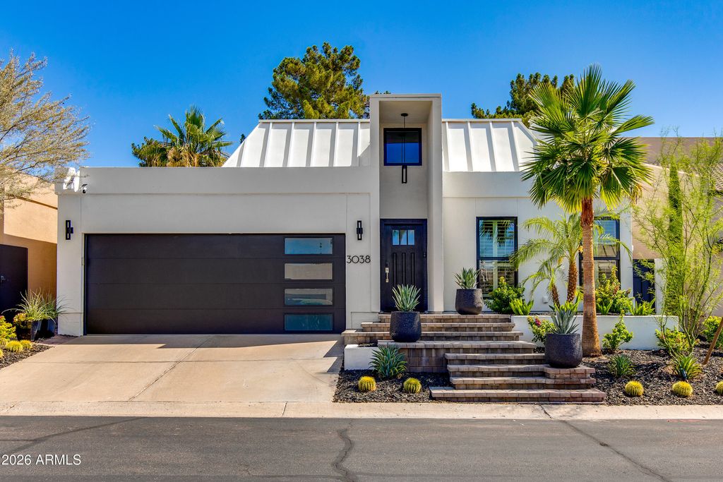 Image 1 of property listing at 3038 E STELLA Lane, Phoenix, AZ 85016