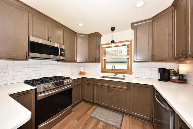 341 N Story PARKWAY, Milwaukee, WI 53208