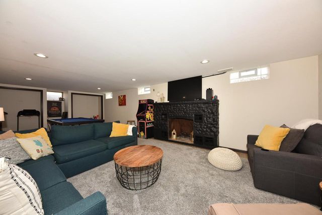 341 N Story PARKWAY, Milwaukee, WI 53208