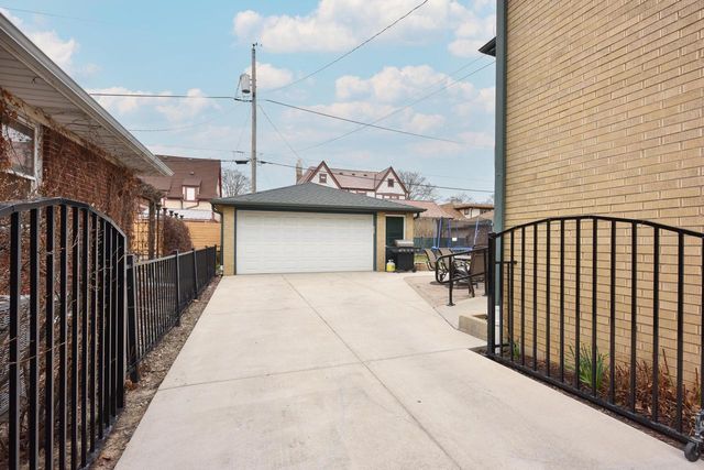 341 N Story PARKWAY, Milwaukee, WI 53208