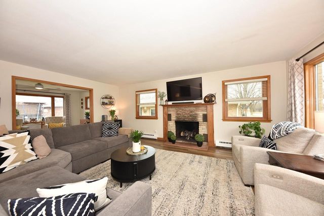 341 N Story PARKWAY, Milwaukee, WI 53208