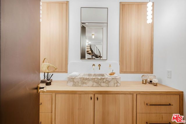 211 S Spalding Drive 110N, Beverly Hills, CA 90212
