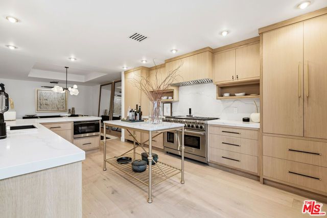 211 S Spalding Drive 110N, Beverly Hills, CA 90212