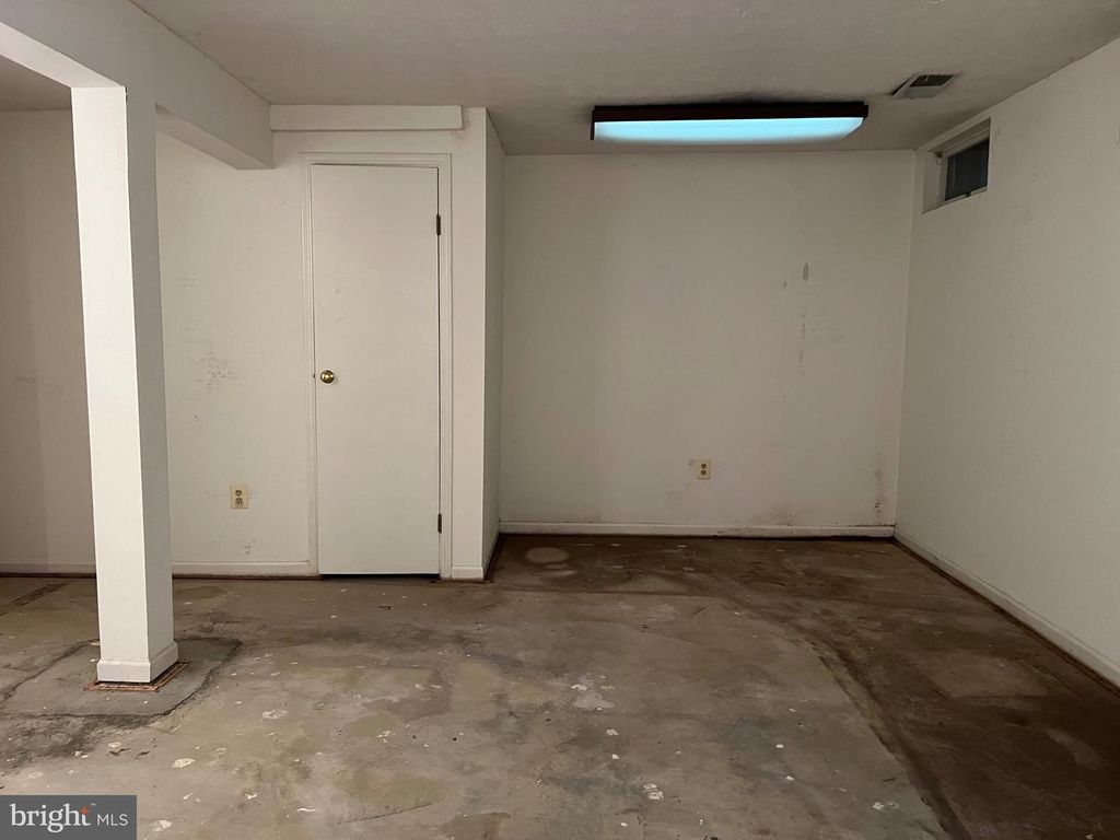 Image 14 of property listing at 6009 WILD GINGER CT, Columbia, MD 21044