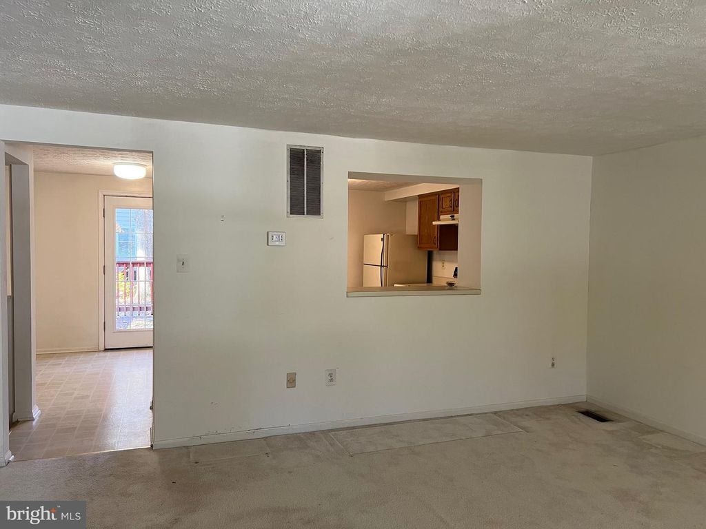 Image 3 of property listing at 6009 WILD GINGER CT, Columbia, MD 21044