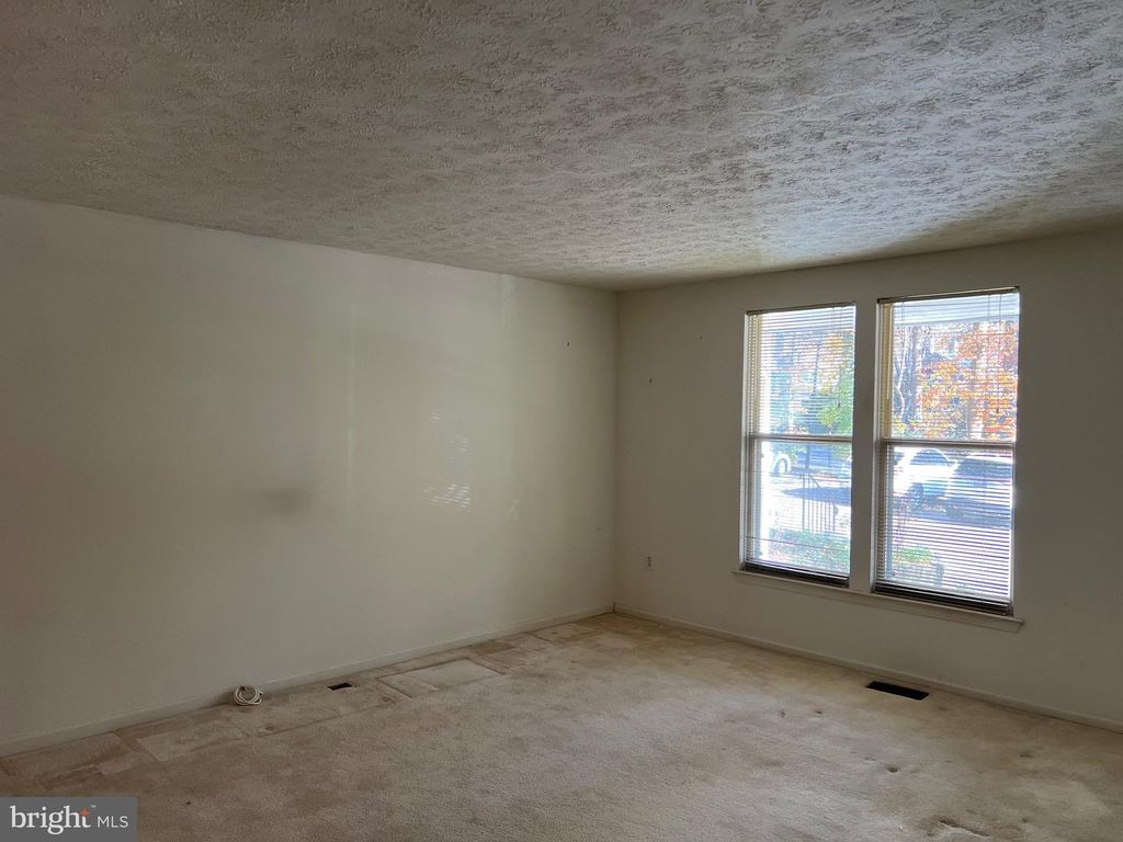 Image 4 of property listing at 6009 WILD GINGER CT, Columbia, MD 21044