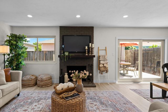 6831 Oaklawn Way, Fair Oaks, CA 95628