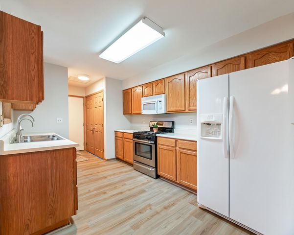 147 Mallard Pointe Drive, Valparaiso, IN 46385