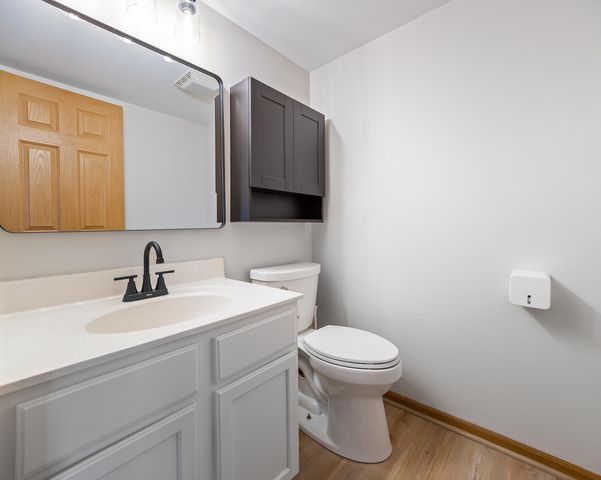 147 Mallard Pointe Drive, Valparaiso, IN 46385