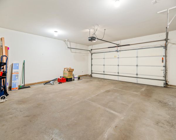 147 Mallard Pointe Drive, Valparaiso, IN 46385