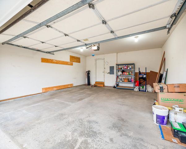 147 Mallard Pointe Drive, Valparaiso, IN 46385