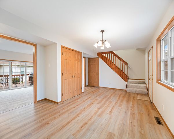 147 Mallard Pointe Drive, Valparaiso, IN 46385