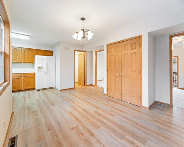 147 Mallard Pointe Drive, Valparaiso, IN 46385