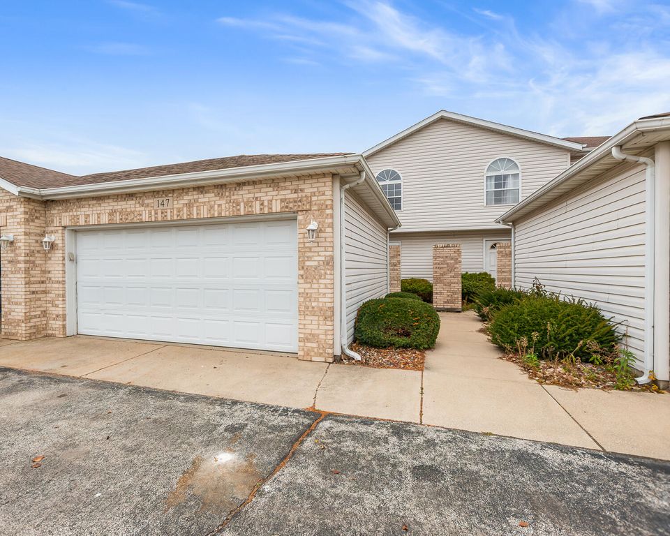 147 Mallard Pointe Drive, Valparaiso, IN 46385