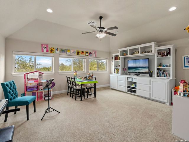 8926 Irving HL, Boerne, TX 78015