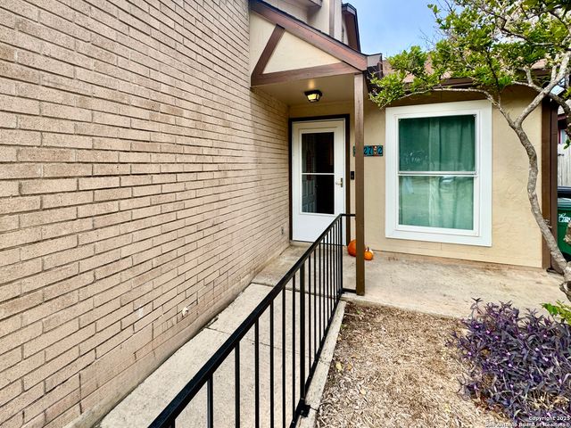 8527 Stonebridge Apt 2, San Antonio, TX 78240