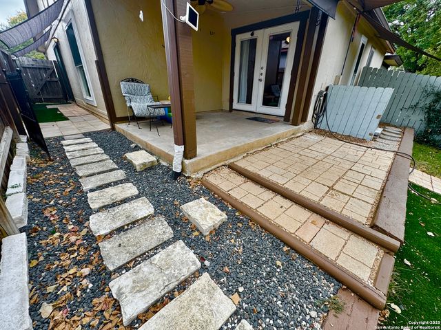 8527 Stonebridge Apt 2, San Antonio, TX 78240