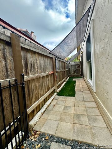 8527 Stonebridge Apt 2, San Antonio, TX 78240