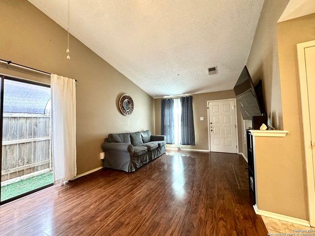 8527 Stonebridge Apt 2, San Antonio, TX 78240