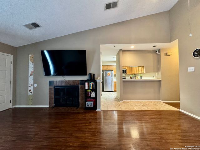 8527 Stonebridge Apt 2, San Antonio, TX 78240