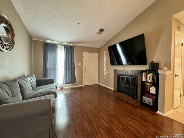 8527 Stonebridge Apt 2, San Antonio, TX 78240