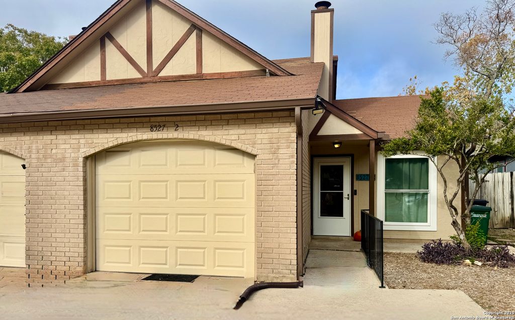 8527 Stonebridge Apt 2, San Antonio, TX 78240