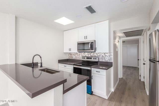 8888 N 47TH Avenue 212, Glendale, AZ 85302