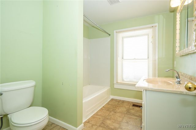 6040 Aiken Road, Pendleton, NY 14094