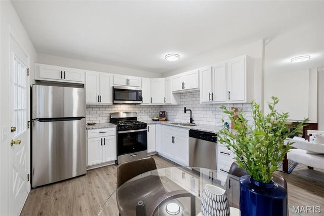 2975 Dover Drive, Florissant, MO 63033