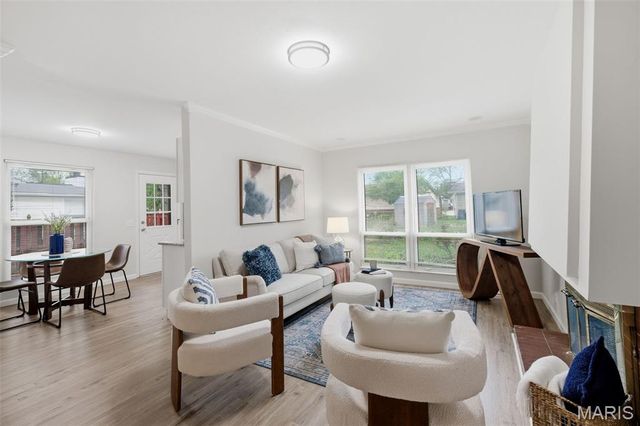 2975 Dover Drive, Florissant, MO 63033