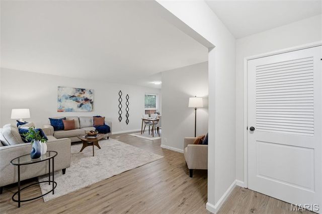 2975 Dover Drive, Florissant, MO 63033