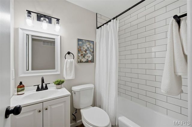 2975 Dover Drive, Florissant, MO 63033