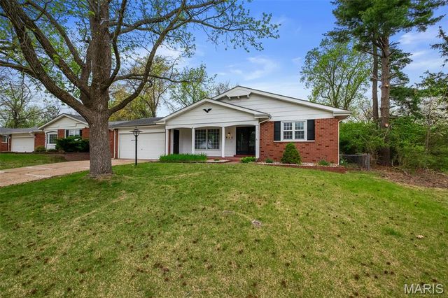2975 Dover Drive, Florissant, MO 63033