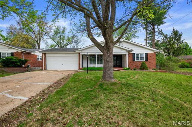 2975 Dover Drive, Florissant, MO 63033