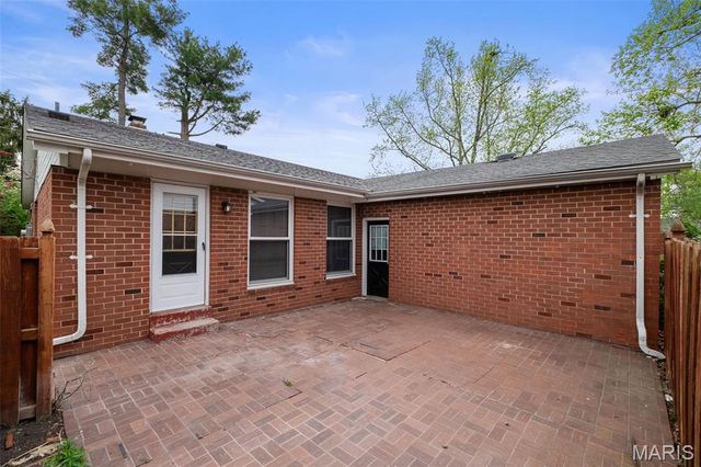 2975 Dover Drive, Florissant, MO 63033