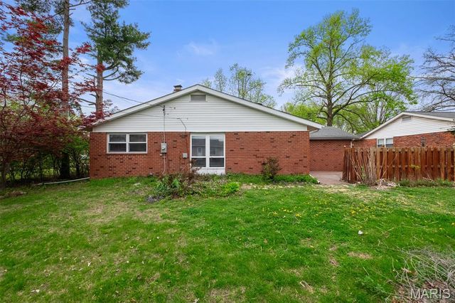 2975 Dover Drive, Florissant, MO 63033