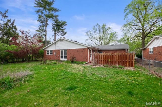 2975 Dover Drive, Florissant, MO 63033