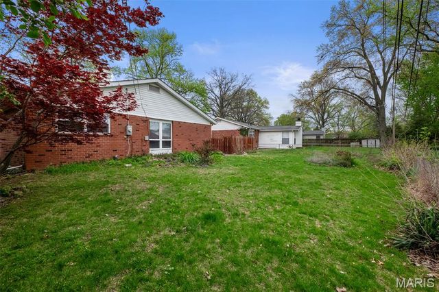 2975 Dover Drive, Florissant, MO 63033