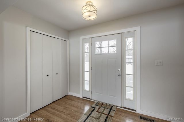 12749 Shaffer Road, Springfield Charter Township, MI 48350