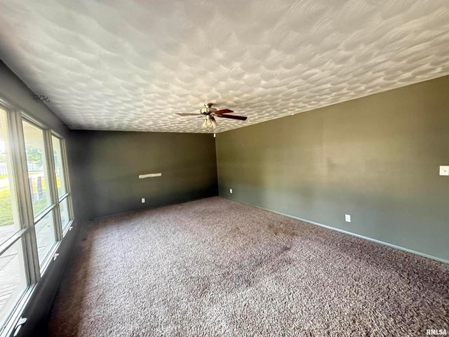 211 E CLEVELAND Street, West Frankfort, IL 62896