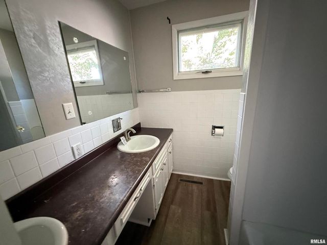 211 E CLEVELAND Street, West Frankfort, IL 62896