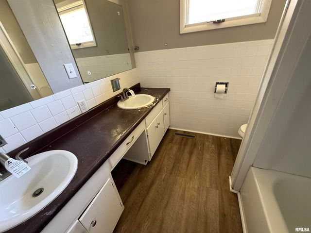 211 E CLEVELAND Street, West Frankfort, IL 62896