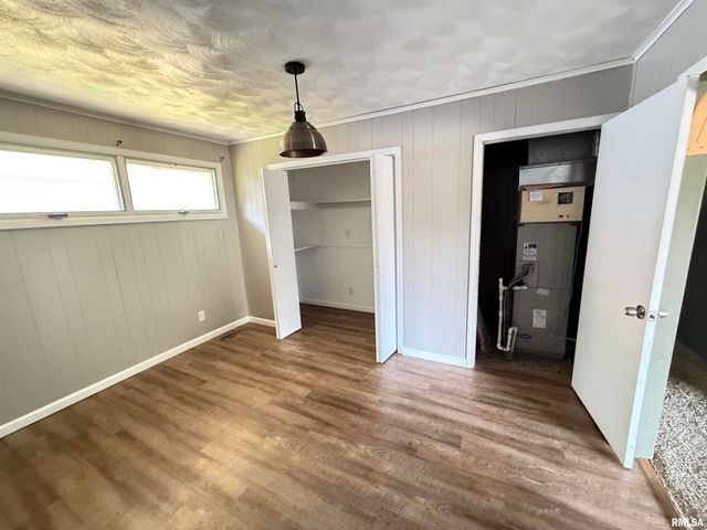 211 E CLEVELAND Street, West Frankfort, IL 62896