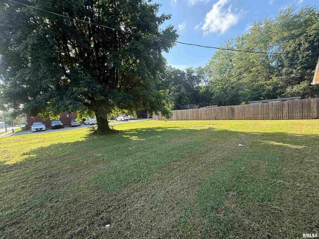 211 E CLEVELAND Street, West Frankfort, IL 62896