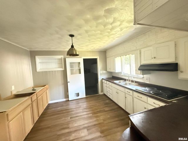 211 E CLEVELAND Street, West Frankfort, IL 62896