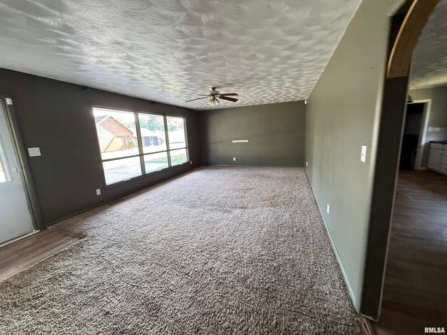 211 E CLEVELAND Street, West Frankfort, IL 62896