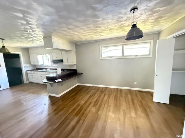 211 E CLEVELAND Street, West Frankfort, IL 62896