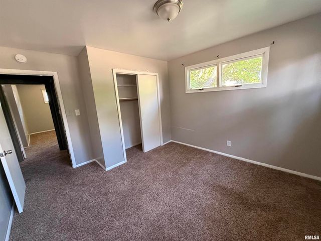 211 E CLEVELAND Street, West Frankfort, IL 62896