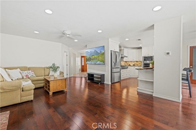 28732 Greenwood Place, Castaic, CA 91384